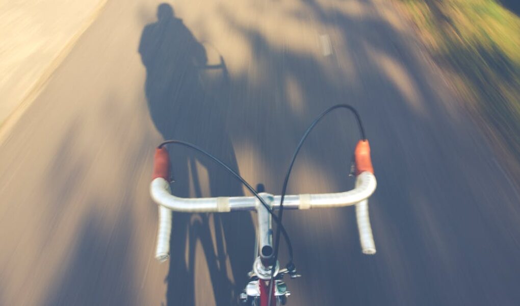 découvrez les plus beaux itinéraires à vélo, des conseils pratiques et des cartes pour profiter pleinement de vos balades à vélo, que vous soyez débutant ou cycliste expérimenté.