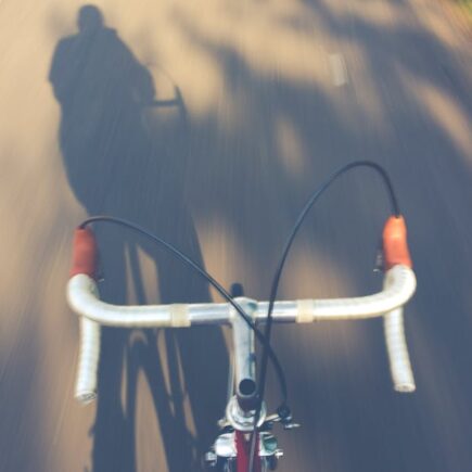 découvrez les plus beaux itinéraires à vélo, des conseils pratiques et des cartes pour profiter pleinement de vos balades à vélo, que vous soyez débutant ou cycliste expérimenté.