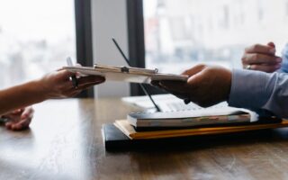 découvrez nos conseils, astuces et ressources pour les candidats souhaitant réussir leurs démarches, leur recherche d'emploi ou préparer un entretien avec succès.