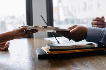 découvrez nos conseils, astuces et ressources pour les candidats souhaitant réussir leurs démarches, leur recherche d'emploi ou préparer un entretien avec succès.