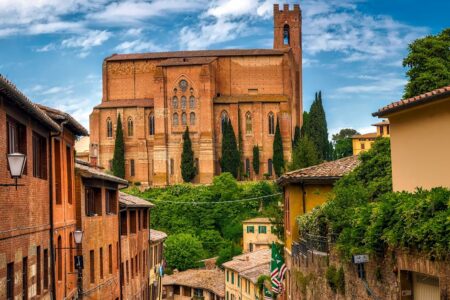 découvrez l'histoire, l'architecture et la spiritualité des églises à travers le monde. explorez les merveilles des lieux de culte, leur importance culturelle et leur impact sur les communautés locales.