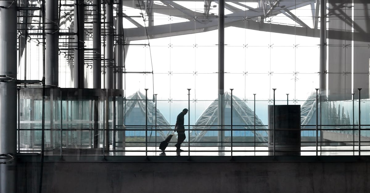 découvrez la signification de 'departure', son utilisation en anglais, et des exemples concrets pour mieux comprendre ce terme lié au départ ou à l'action de quitter un lieu.
