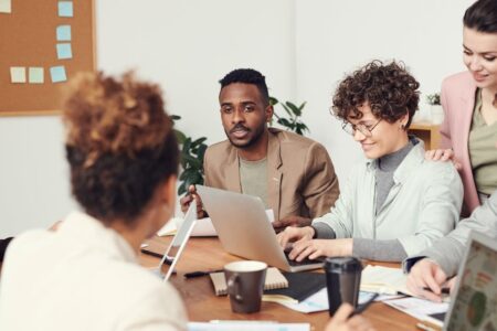 découvrez la diversité: définition, enjeux, inclusion, avantages en entreprise, exemples concrets et bonnes pratiques pour promouvoir l’équité.