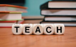 découvrez comment un éducateur joue un rôle clé dans l'apprentissage et le développement des élèves, en inspirant et en guidant chaque individu vers son plein potentiel. apprenez-en plus sur les techniques pédagogiques, l'importance de l'éducation inclusive, et comment les éducateurs façonnent l'avenir de la société.