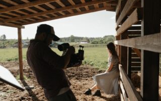 découvrez les lieux de tournage de films : adresses exactes, cartes, anecdotes et conseils pratiques pour visiter les décors iconiques près de chez vous.