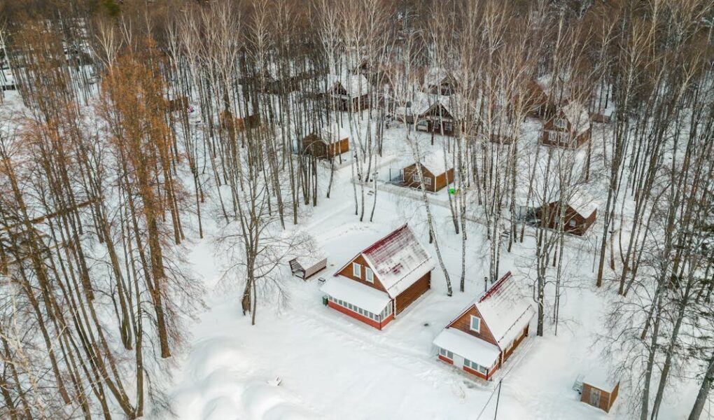 découvrez le village caché, un lieu mystérieux où la nature préserve des secrets oubliés. entre panoramas à couper le souffle et traditions authentiques, cet endroit enchanteur vous invite à explorer ses ruelles pittoresques et à vivre une expérience hors du commun.