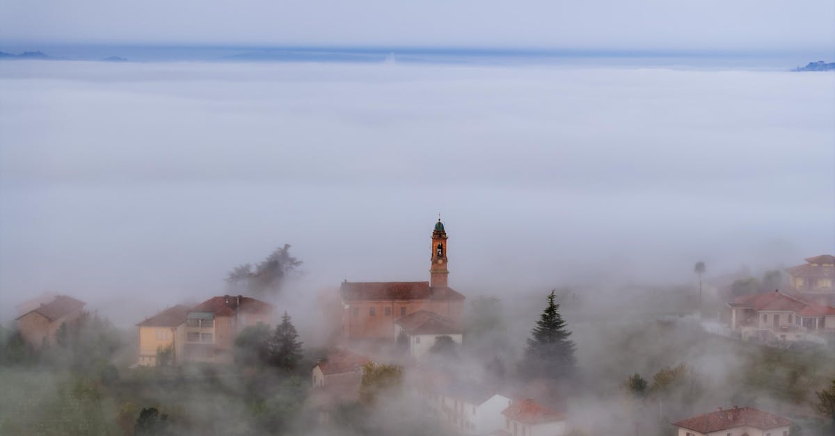 découvrez le village caché, un refuge secret où la nature et la sérénité s'entrelacent. explorez ses paysages enchanteurs, ses traditions authentiques et son atmosphère paisible, loin de l'agitation urbaine.