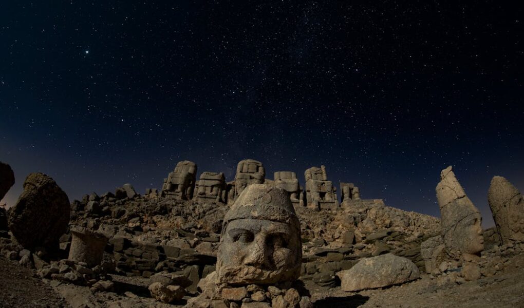 découvrez les monuments historiques incontournables, témoins du passé et du patrimoine culturel. explorez leur histoire, leur architecture et leur importance à travers les siècles.