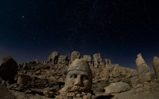 découvrez les monuments historiques incontournables, témoins du passé et du patrimoine culturel. explorez leur histoire, leur architecture et leur importance à travers les siècles.