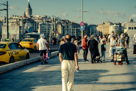 découvrez des rencontres locales authentiques : faites de nouvelles connaissances près de chez vous, échangez et partagez des expériences uniques dans votre région.