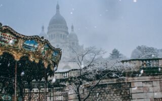 découvrez l'ambiance bohème de montmartre, un quartier emblématique de paris où l'art, l'histoire et la culture se rencontrent. explorez ses charmantes rues pavées, visitez la célèbre basilique du sacré-cœur et laissez-vous inspirer par la magie de ce lieu unique.