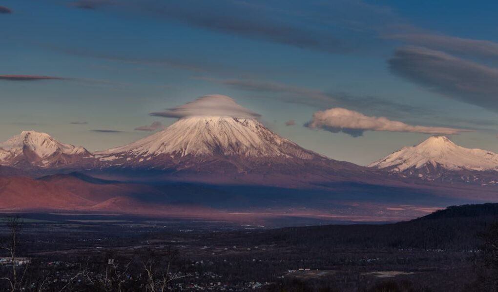 découvrez des panoramas à couper le souffle, explorez des vues spectaculaires et laissez-vous inspirer par la beauté de paysages uniques à travers le monde.