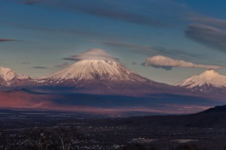 découvrez des panoramas à couper le souffle, explorez des vues spectaculaires et laissez-vous inspirer par la beauté de paysages uniques à travers le monde.