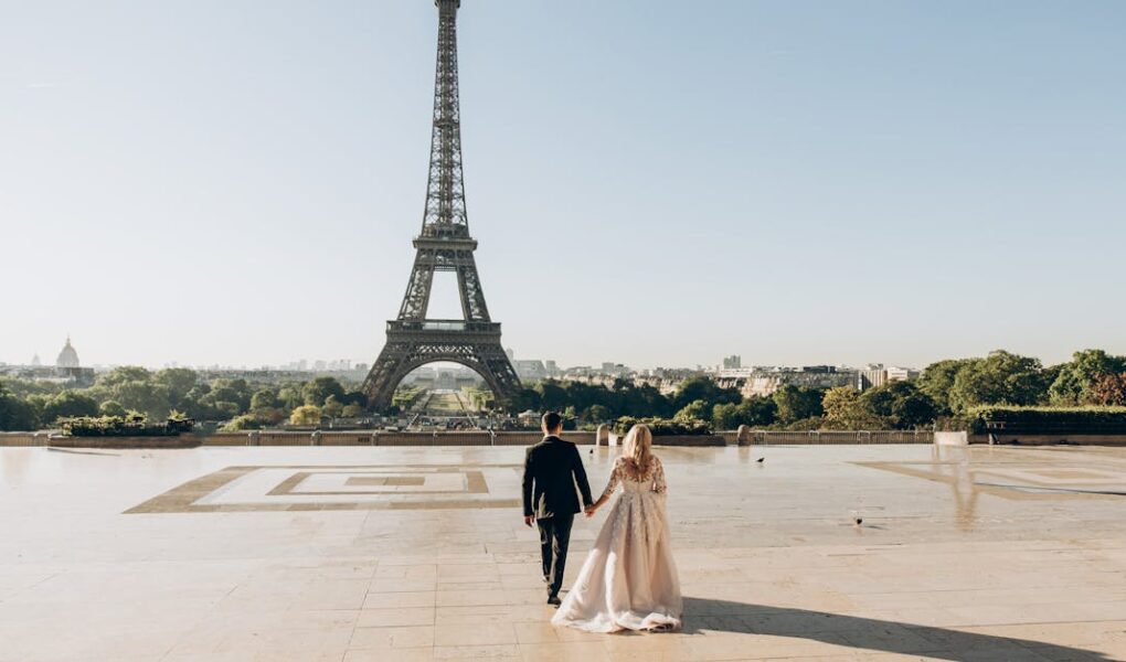 découvrez paris, la ville lumière : monuments emblématiques, gastronomie raffinée, musées incontournables et ambiance unique. explorez l’élégance et la richesse culturelle de la capitale française.