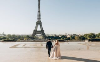 découvrez paris, la ville lumière : monuments emblématiques, gastronomie raffinée, musées incontournables et ambiance unique. explorez l’élégance et la richesse culturelle de la capitale française.