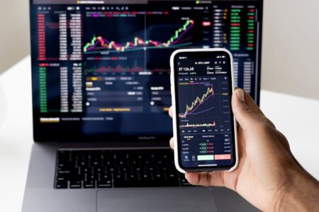 découvrez l'univers fascinant de la bourse de paris, son histoire, son fonctionnement et les clés pour investir avec succès sur le marché financier français. informez-vous sur les dernières tendances et les opportunités d'investissement à la paris stock exchange.