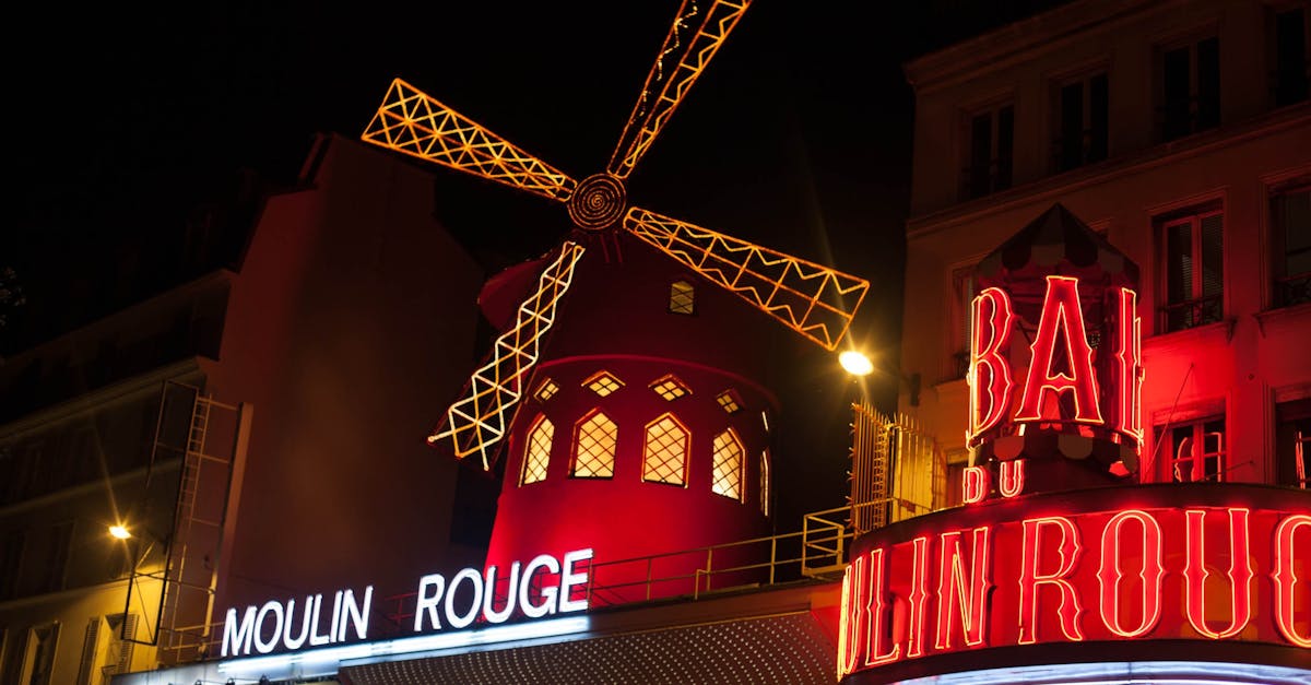 découvrez l’univers fascinant des personnages parisiens : figures emblématiques, personnalités insolites et icônes de la capitale française qui donnent à paris tout son charme et sa singularité.