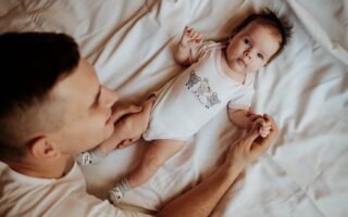 découvrez toutes les informations essentielles sur la paternité : démarches, droits des pères, implications légales et conseils pour bien vivre cette étape importante de la vie familiale.