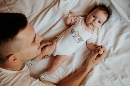 découvrez toutes les informations essentielles sur la paternité : démarches, droits des pères, implications légales et conseils pour bien vivre cette étape importante de la vie familiale.