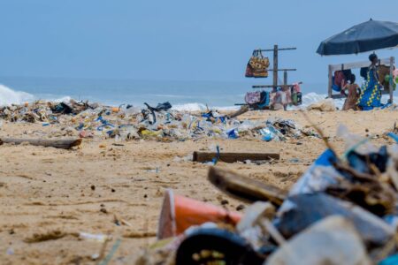 découvrez tout sur le plastique : ses utilisations, ses avantages, ses inconvénients et son impact environnemental. informez-vous pour mieux comprendre ce matériau omniprésent dans notre quotidien.