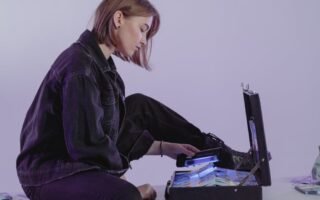 découvrez tout ce qu'il faut savoir sur le vol qualifié (robbery) : définition, différences avec le vol simple, sanctions encourues selon la loi, et conseils de prévention pour protéger vos biens.