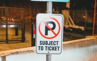 découvrez tout ce qu'il faut savoir sur les restrictions de circulation : types de limitations, zones concernées et conseils pratiques pour mieux anticiper vos déplacements.