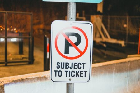 découvrez tout ce qu'il faut savoir sur les restrictions de circulation : types de limitations, zones concernées et conseils pratiques pour mieux anticiper vos déplacements.