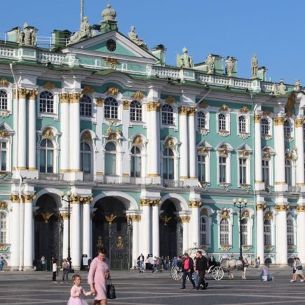 découvrez nos walking tours pour explorer les plus belles villes à pied avec un guide passionné. baladez-vous à travers l'histoire, la culture et les secrets locaux pour une expérience inoubliable.