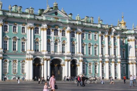découvrez nos walking tours pour explorer les plus belles villes à pied avec un guide passionné. baladez-vous à travers l'histoire, la culture et les secrets locaux pour une expérience inoubliable.
