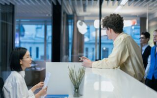 découvrez comment les espaces collaboratifs favorisent l'innovation, le partage d'idées et la productivité dans un environnement de travail moderne et dynamique.