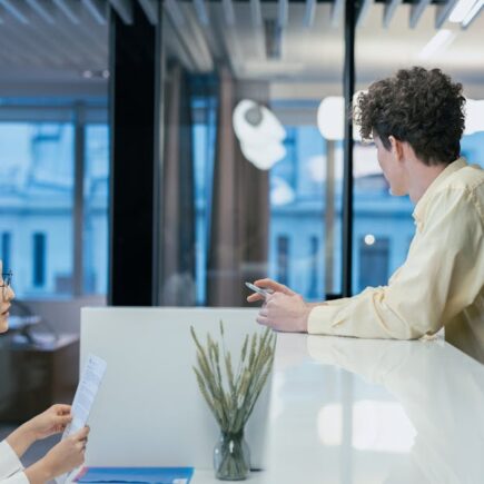 découvrez comment les espaces collaboratifs favorisent l'innovation, le partage d'idées et la productivité dans un environnement de travail moderne et dynamique.