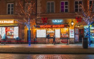 découvrez la magie des marchés festifs : animations, saveurs locales, cadeaux artisanaux et ambiance chaleureuse pour toute la famille.