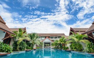 découvrez notre hôtel confortable et moderne, idéalement situé pour vos séjours d'affaires ou de loisirs. profitez de chambres spacieuses, d'un service attentionné et de nombreuses commodités pour un séjour inoubliable.