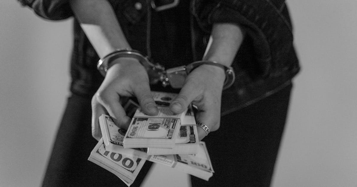 découvrez l'univers de la prison : son histoire, son fonctionnement, la vie derrière les barreaux et les enjeux de la réinsertion. informations et actualités sur le monde carcéral.