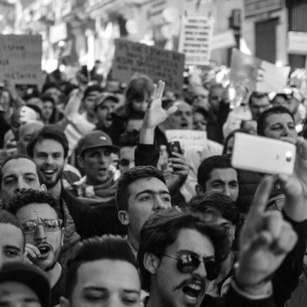 découvrez les dernières actualités, analyses et enjeux des protestations et mouvements sociaux en france et dans le monde. comprenez les causes, les revendications et les impacts des manifestations sur la société.
