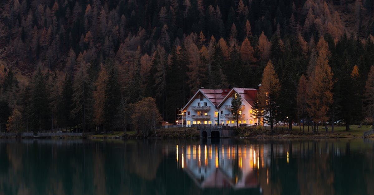 découvrez l'univers du shelter : définitions, utilisations variées et conseils pour choisir le meilleur abri selon vos besoins, que ce soit pour l'extérieur, la survie ou le camping.