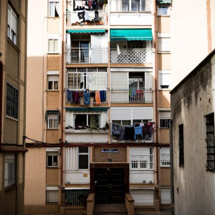 découvrez tout ce qu'il faut savoir sur le logement social : définition, critères d'éligibilité, démarches pour en bénéficier et aides disponibles pour accéder à un habitat abordable.