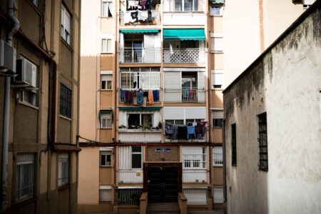 découvrez tout ce qu'il faut savoir sur le logement social : définition, critères d'éligibilité, démarches pour en bénéficier et aides disponibles pour accéder à un habitat abordable.