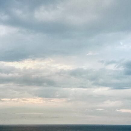 découvrez l’ambiance unique du style ambient : musique relaxante, atmosphères enveloppantes et sons apaisants pour une expérience immersive et zen.