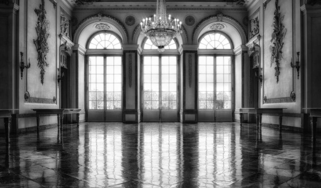 découvrez l'art déco, un mouvement artistique et architectural emblématique des années 1920-1930. plongez dans son histoire, ses caractéristiques majeures et ses influences sur le design contemporain.
