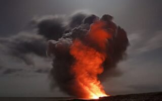 découvrez les causes, conséquences et précautions à prendre face à une explosion. informations complètes, conseils de sécurité et explications sur ce phénomène impressionnant.