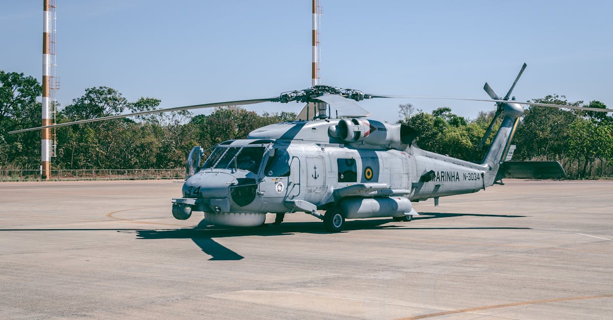 découvrez tout ce qu'il faut savoir sur les hélicoptères : fonctionnement, types, utilisations civiles et militaires, innovations technologiques et conseils pour passionnés d'aéronautique.