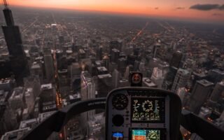 découvrez tout ce qu'il faut savoir sur les hélicoptères : fonctionnement, utilités, innovations technologiques et conseils pour passionnés d'aviation.