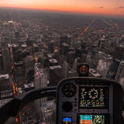 découvrez tout ce qu'il faut savoir sur les hélicoptères : fonctionnement, utilités, innovations technologiques et conseils pour passionnés d'aviation.