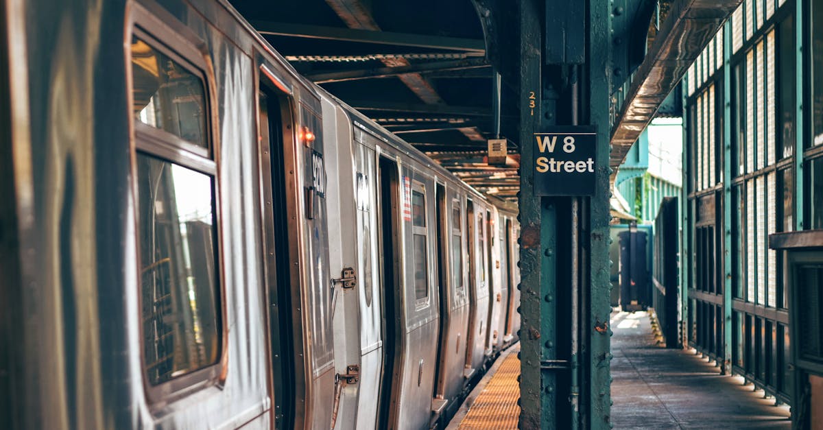 découvrez tout ce qu'il faut savoir sur le métro : fonctionnement, horaires, tarifs et conseils pour voyager sereinement dans les transports en commun urbains.