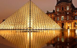 découvrez paris, la ville lumière : ses monuments emblématiques, sa gastronomie raffinée et son ambiance romantique. explorez les incontournables de la capitale française pour un séjour inoubliable.