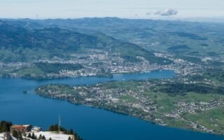 découvrez le rôle essentiel des maires ruraux en france : gestion des communes, développement local et enjeux quotidiens de la vie à la campagne.