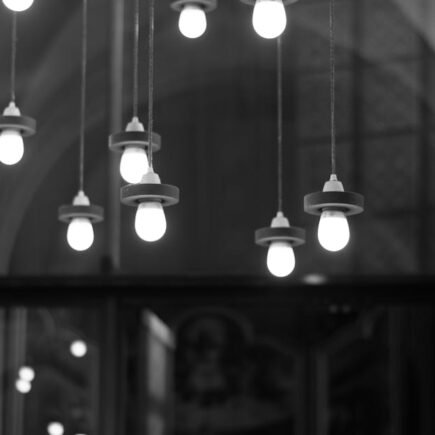 découvrez tout ce qu'il faut savoir sur la suspension : définition, usages, conseils d'installation et astuces pour bien choisir dans votre intérieur ou véhicule.