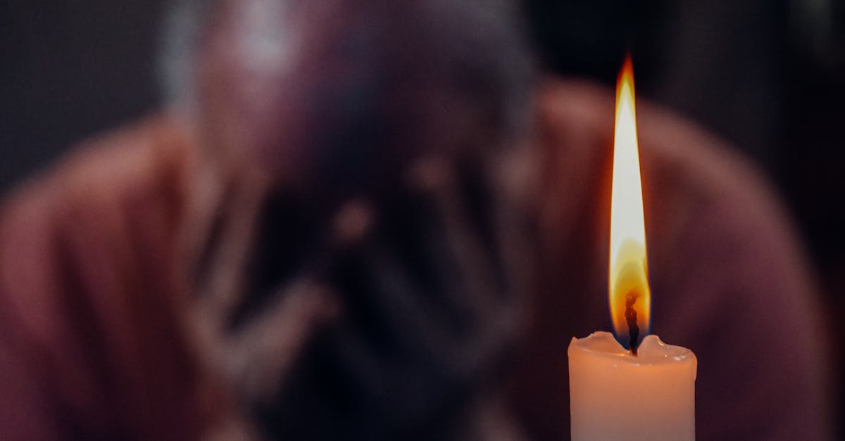 découvrez la signification du mot 'tragedy', son origine, ainsi que des exemples et explications sur ce genre littéraire et théâtral marqué par des événements dramatiques et des destins bouleversants.