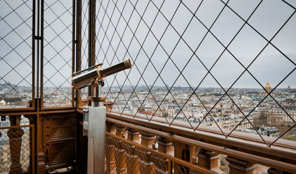 découvrez les toits couverts de paris : une expérience unique mêlant architecture, histoire et vues exceptionnelles sur la capitale française.